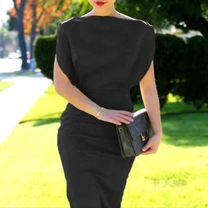 Regular fit, boat-neck solid short sleeve knit dress (XL-Black)
